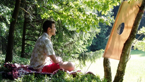 Hořím, létám, medituji! Bývalí buddhističtí mniši učí meditaci živlů a barev